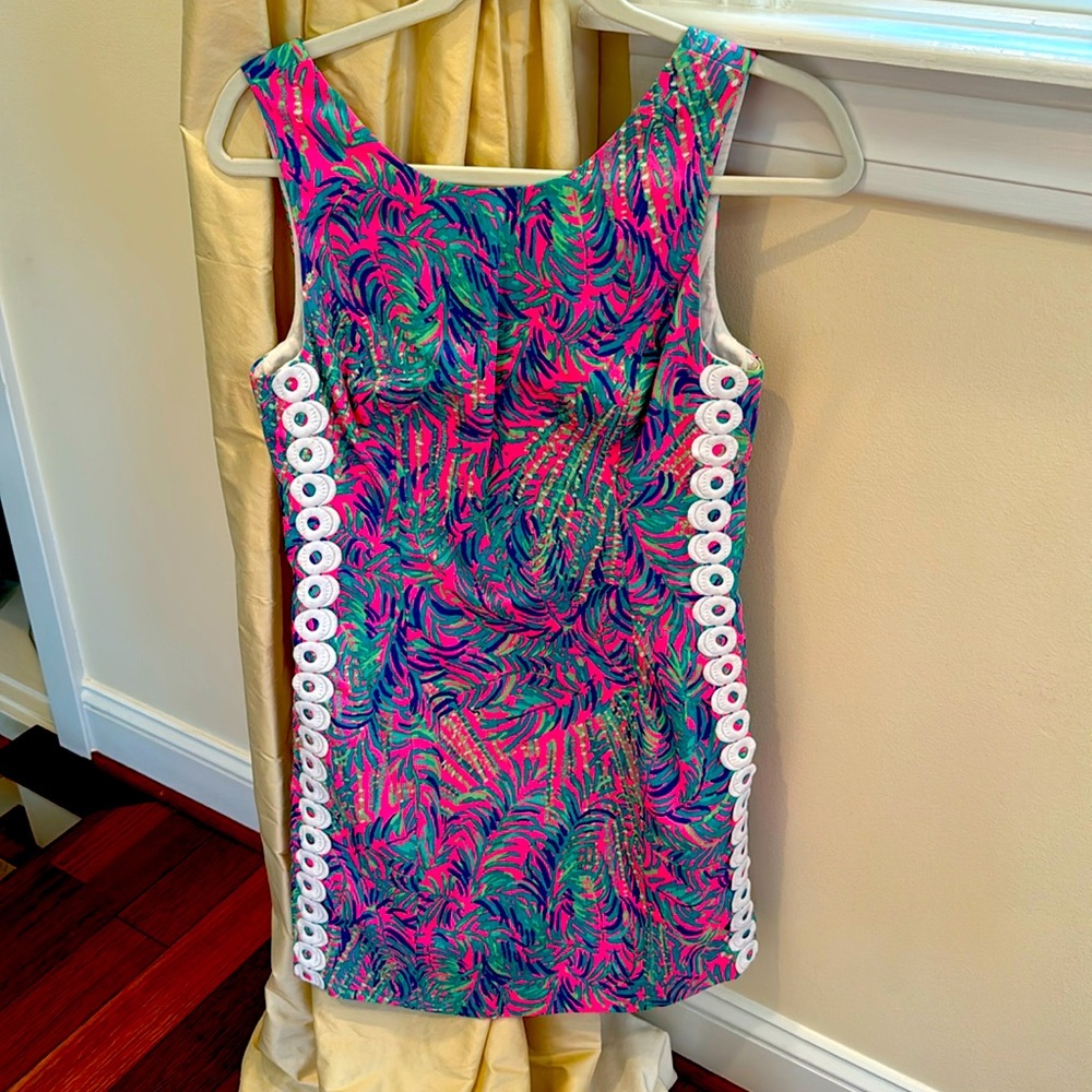 Lilly Pulitzer print cotton shift size 2. NWOT zip back, fully lined.